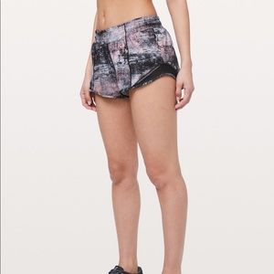 Lululemon Hotty Hot Short 2.5” size 6